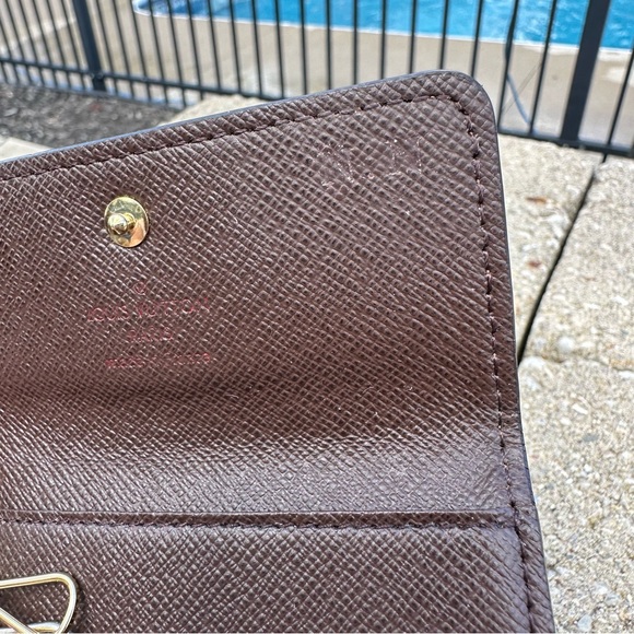 Louis. Vuitton Damier 4 key holder - Picture 5 of 8